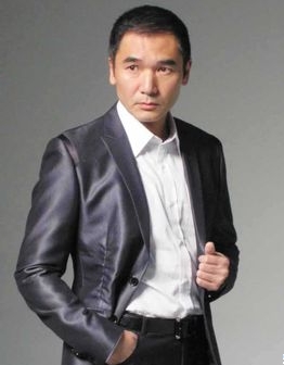 方中信、郭可盈、形象設(shè)計師吉米、劉錫明參加重慶會展中心美博會奧斯卡頒獎盛典