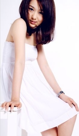 龍梅子出席公主嶺五月花皇家KTV酒吧開(kāi)業(yè)慶典