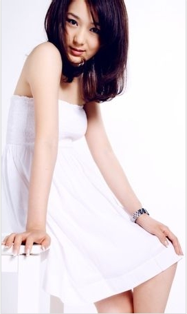 龍梅子擔(dān)任佛山頤庭軒門(mén)窗形象大使