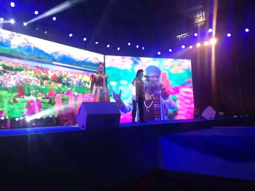 桑吉平措、高原天籟、王菲模仿秀嘉欣出席“傳奇不止步”東輝2015絕美藏地行活動(dòng)