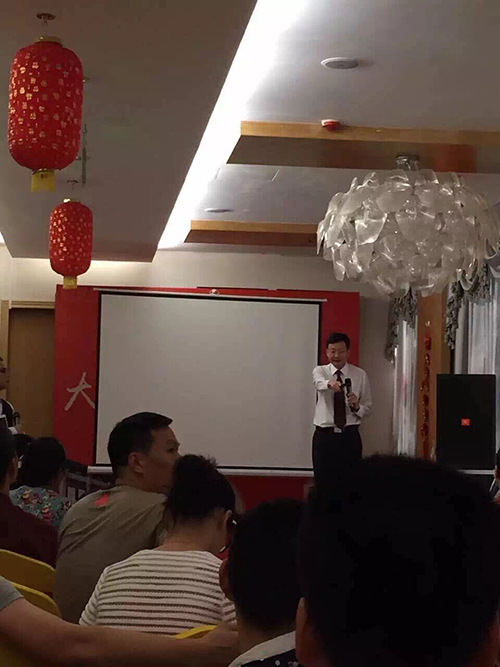 李大霄出席莆田黃石工藝博覽城經(jīng)濟(jì)論壇