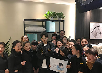 #胡夏親臨富森美# 最美四月，怎能少了胡夏... 來自富森美家居