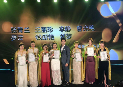 帥氣依舊的威廉王子出席“貓格格”新品發(fā)布會(huì)暨代言簽約儀式，開啟“王子與格格”之間的美好邂逅！