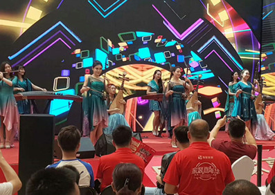 女子十二樂(lè)坊攜十二種樂(lè)器助陣居然之家盛大開(kāi)業(yè)，奏響大美烏魯木齊！