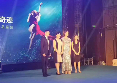 韓國著名流行歌手，演員 安俐娜 出席成都西嬋醫(yī)美首發(fā)品鑒會活動