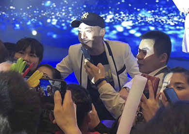 中國內(nèi)地實(shí)力歌手任妙音&饒?zhí)炝练鹕侥郴顒蝇F(xiàn)場